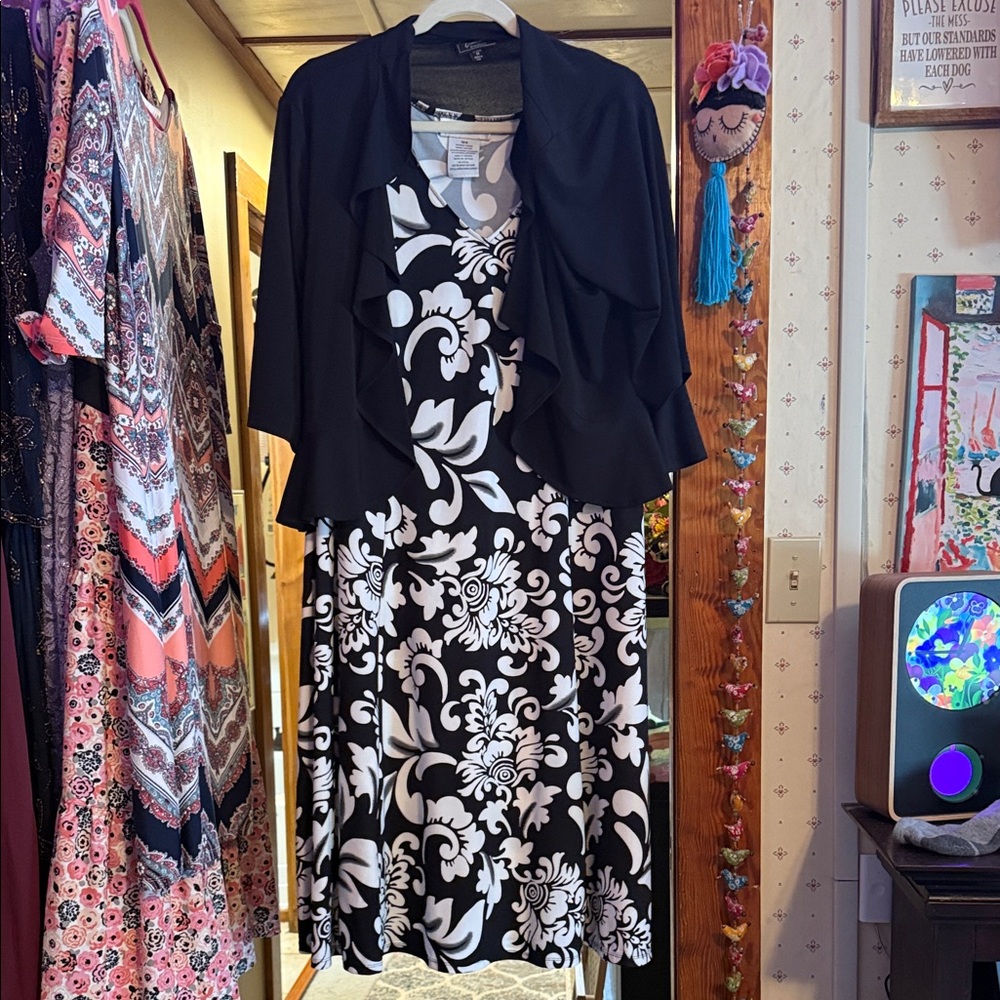 Gorgeous black and white dress with black shrug size 18W Danny & Nicole